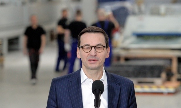 Ogromna przewaga PiS, tylko cztery partie powyżej progu wyborczego