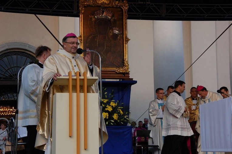Abp Józef na fotografii