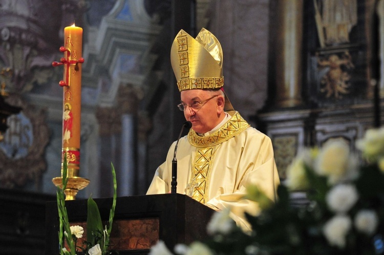 Abp Stanisław Budzik modlił się za swego poprzednika w archikatedrze lubelskiej