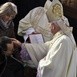 Biskup namaścił w czasie Mszy św. chorych wiernych.
