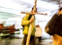 Jeśli kto chce pójść za Mną, niech się zaprze samego siebie, niech weźmie krzyż swój i niech Mnie naśladuje! 