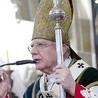 ▲	– W każdej parafii archidiecezji wierni przez 9 miesięcy będą modlić się za Polskę – mówił arcybiskup.