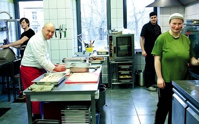 Awokado Lunch Bar zyskał w Krakowie dobrą sławę i jest dumą „Ogniska”. Na zdjęciu od lewej: Darek, Arek, Grzegorz i Paulina.