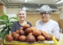 W środę przed tłustym czwartkiem panie oprócz zupy z wkładką panie przygotowały dla wszystkich pączki.