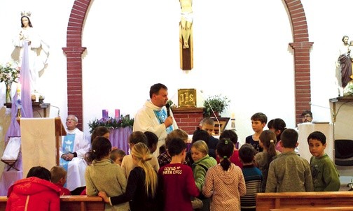 Kościół pw. Niepokalanego Poczęcia NMP w Kapszagaju, obok którego działa dom dziecka.