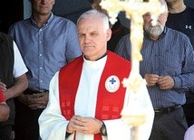 Kapłan na co dzień towarzyszy wspinającym się, m.in. sprawując w ich intencji wypominki w Sokolikach.