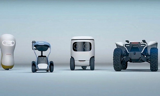 Drużyna robotów Hondy 3E w komplecie. Od lewej: przyjazny A18, usłużny B18, sprytny C18 i silny D18