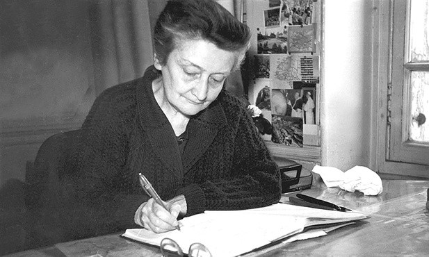 Po 60-letnim aktywnym życiu Madeleine umarła nagle przy tym stole  – miejscu codziennej pracy.