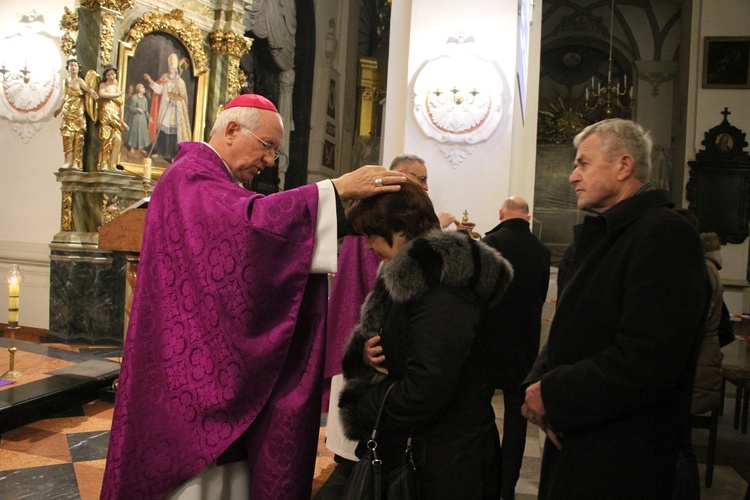 Środa Popielcowa w łowickiej katedrze