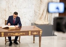 Premier o ogromnych błędach polityki "antyhistorycznej" III RP 