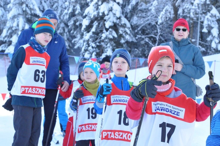 Chłopcy przygotowują się do startu