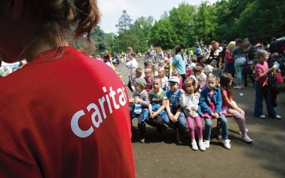 Zorganizowana pomoc zawsze jest skuteczniejsza niż wysiłki jednego człowieka.