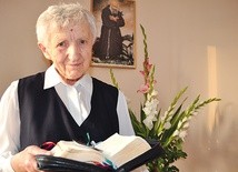 ▲	„Pan Jezus tyle lat trzyma mnie przy sobie i prowadzi. Jak mam za to dziękować?” – powtarzała często. Zmarła w 75. roku życia zakonnego. Miała 92 lata.