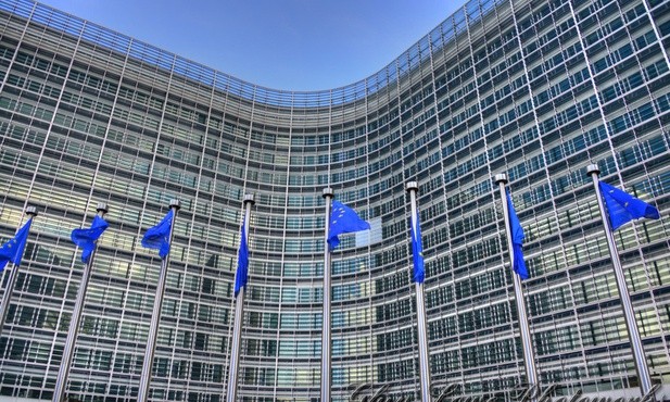 KE chce uzależnienia wypłaty funduszy UE od przestrzegania praworządności
