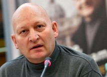 Daniel Pittet podczas konferencji prasowej w Warszawie.