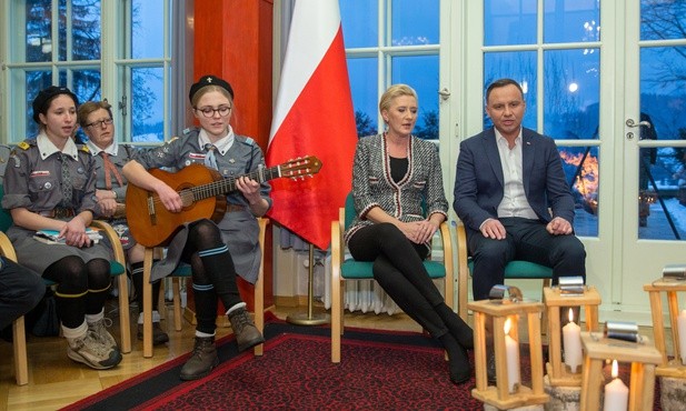 Prezydent z harcerzami 