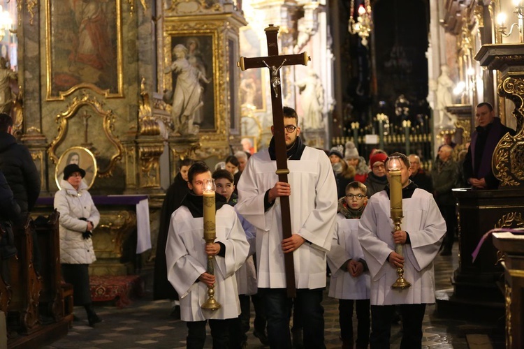 Stacyjna Droga krzyżowa w katedrze