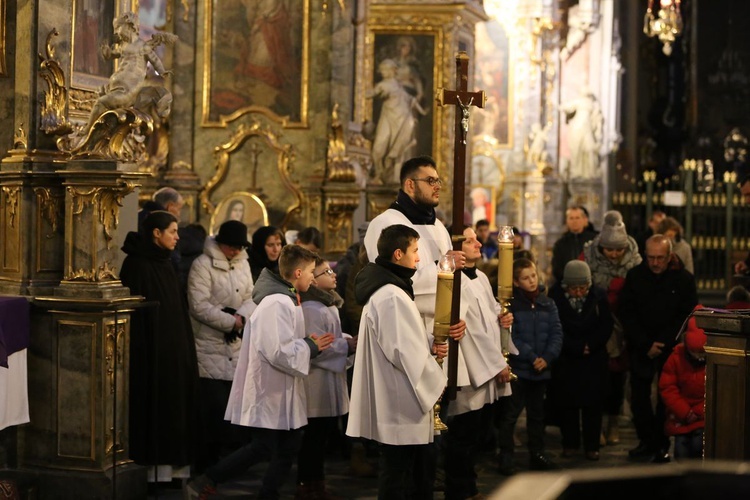 Stacyjna Droga krzyżowa w katedrze