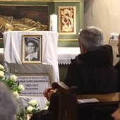 Grupy charytatywne przy grobie Hanny Chrzanowskiej