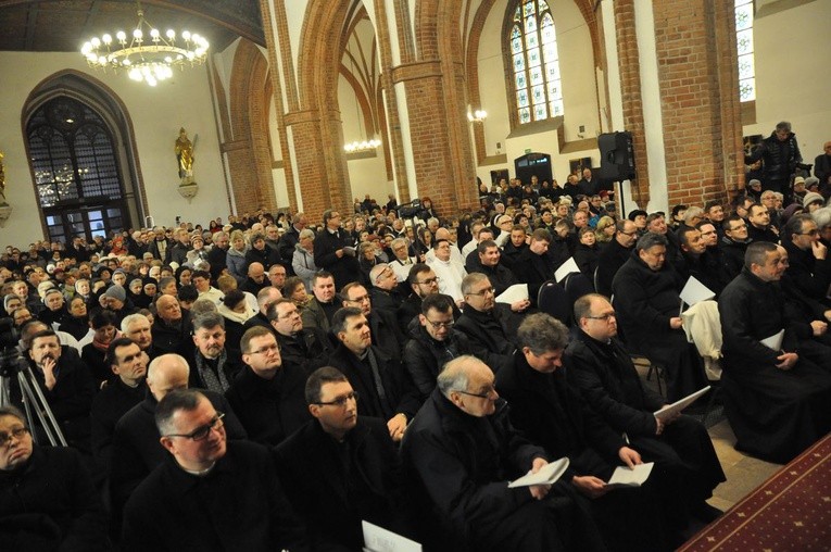 Rok temu ruszył synod