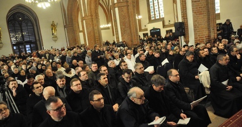 Rok temu ruszył synod