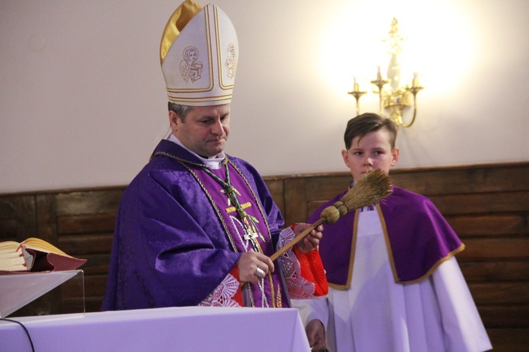 Poświęcenie witraży w Siedliskach Tuchowskich