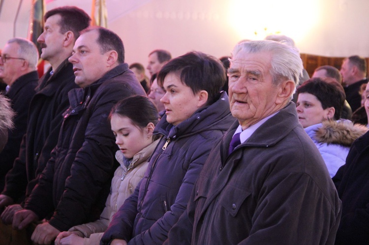 Poświęcenie witraży w Siedliskach Tuchowskich