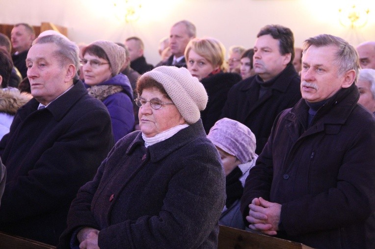 Poświęcenie witraży w Siedliskach Tuchowskich