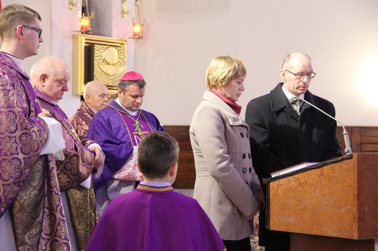 Poświęcenie witraży w Siedliskach Tuchowskich