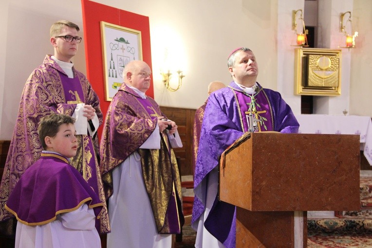 Poświęcenie witraży w Siedliskach Tuchowskich