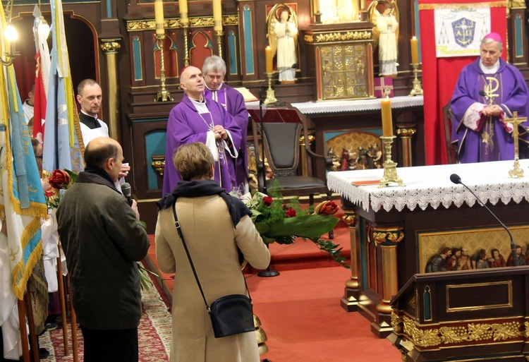 Podziękowanie bp. Andrzejowi Iwaneckiemu 