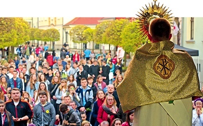 Spotkanie zakończy adoracja Najświętszego Sakramentu o 18.30. W tym roku nie będzie występów scenicznych. Organizatorzy skupiają się  na warsztatach, które odbędą się w różnych lokalizacjach  na Ostrowie Tumskim.