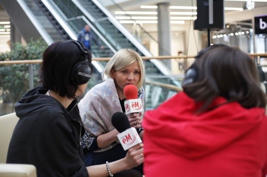 Studio plenerowe Radia eM w Gliwicach i eMkowa pieluszka dla maluszka