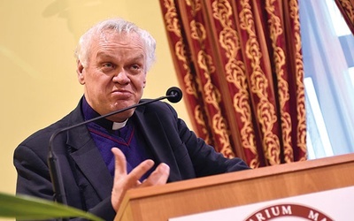 Ks. prof. Bogdan Ferdek na co dzień  jest wykładowcą teologii dogmatycznej na Papieskim Wydziale Teologicznym. 