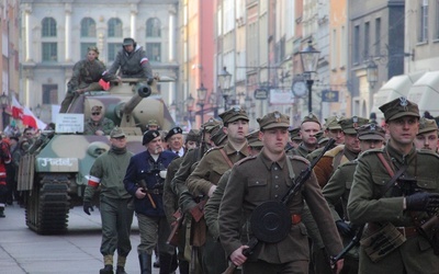 Rekonstruktorzy, pieśni i czołg