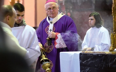 – Chcemy podkreślić związek Mikołaja Kopernika z Fromborkiem. Przywoływanie tej postaci w kontekście Warmii, gdzie żył i pracował, jest dla nas ważne – podkreślał abp Józef Górzyński.