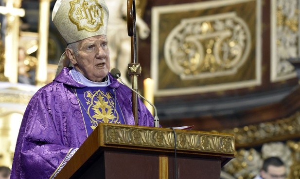 Bp Ignacy Dec w czasie homilii zwrócił uwagę na przemijalność życia.