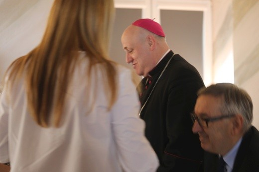 Otwarcie Klubu Caritas "Pod skrzydem anioła" w Radziechowach