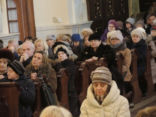 Róże rodziców za dzieci w Hałcnowie