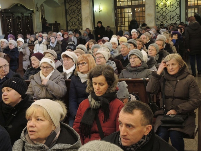 Róże rodziców za dzieci w Hałcnowie