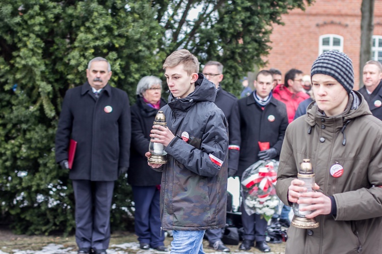 Cześć i chwała bohaterom