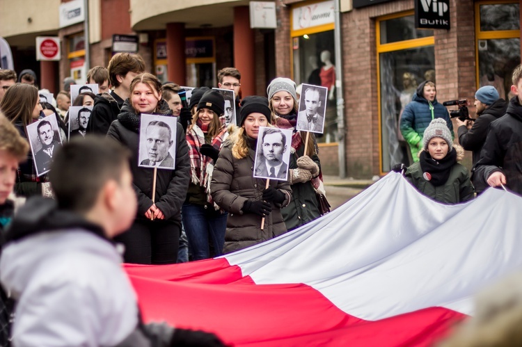 Cześć i chwała bohaterom