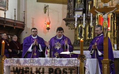Biskupowi w podróży towarzyszył ks. dr Jarosław Nowak.
