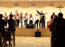Zespół uświetnia swoją muzyką ważne wydarzenia w diecezji. Tu podczas diecezjalnego czuwania młodzieży.