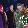 Na zakończenie uroczystości delegacje złożyły wieńce i kwiaty pod pomnikiem Pomordowanych Obrońców Ojczyzny  oraz na grobach „Inki” i „Zagończyka”. 