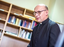 ▲	Od kilku lat ks. Janusz Ostrowski duszpastersko wspiera parafię św. Walentego w Klewkach.