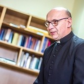 ▲	Od kilku lat ks. Janusz Ostrowski duszpastersko wspiera parafię św. Walentego w Klewkach.