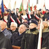 Pierwsze nabożeństwo nowennowe w Dąbrowie zostało połączone z obchodami Narodowego Dnia Żołnierzy Wyklętych.