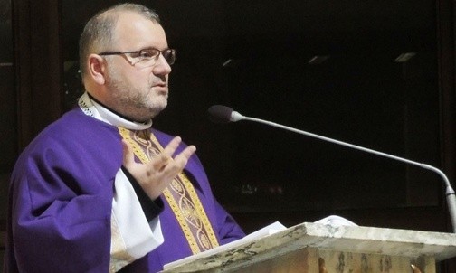 Ks. Przemysław Sawa zachęcił do zatrzymania się przed Panem