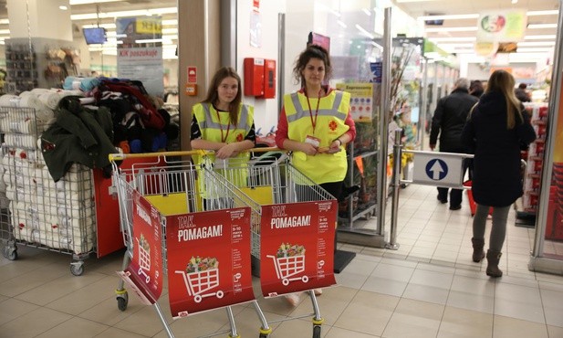 Trwa zbiórka żywności dla potrzebujących 